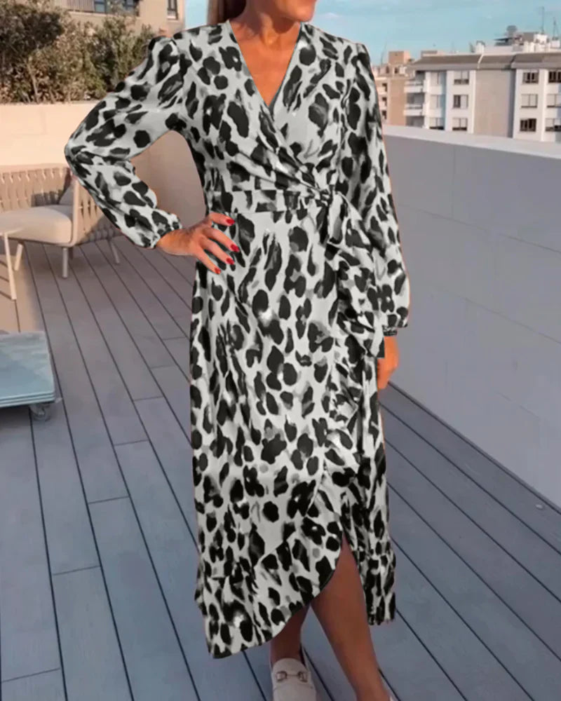 Dress – Lightweight Blend V Neck & Relaxed Fit Movement
