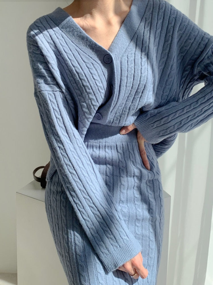 Knit Set – Close Fit Top And Skirt With Shape Retention