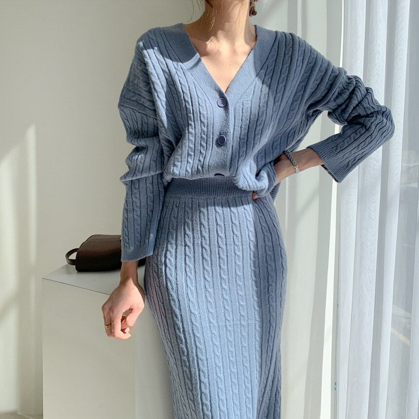 Knit Set – Close Fit Top And Skirt With Shape Retention