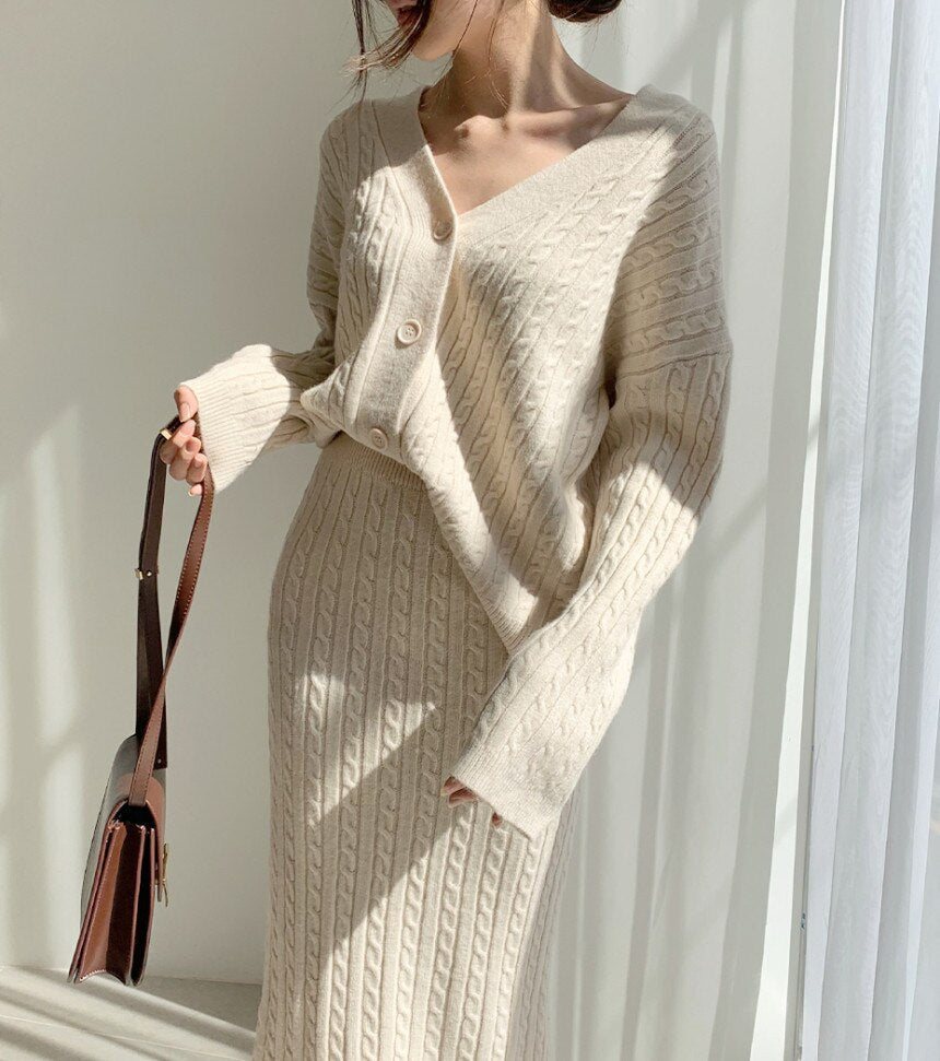 Knit Set – Close Fit Top And Skirt With Shape Retention