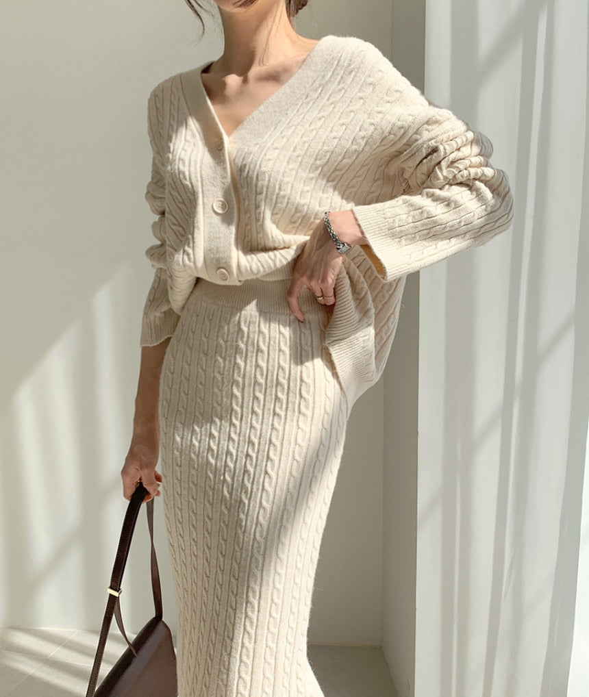 Knit Set – Close Fit Top And Skirt With Shape Retention