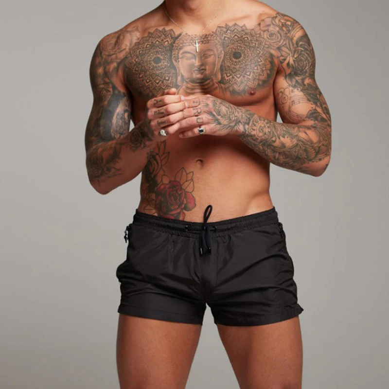 https://cdn.shopify.com/s/files/1/0866/7149/1400/files/Liam-Swim-Trunks-Upgrade-je-zomerstijl-met-onze-must-have-zwembroek-Boetiek-Moda.png?v=1740997840