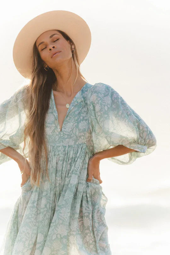 Dress - Soft-Blend Half Sleeve & Close Fit Silhouette