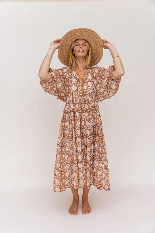 Dress - Soft-Blend Half Sleeve & Close Fit Silhouette
