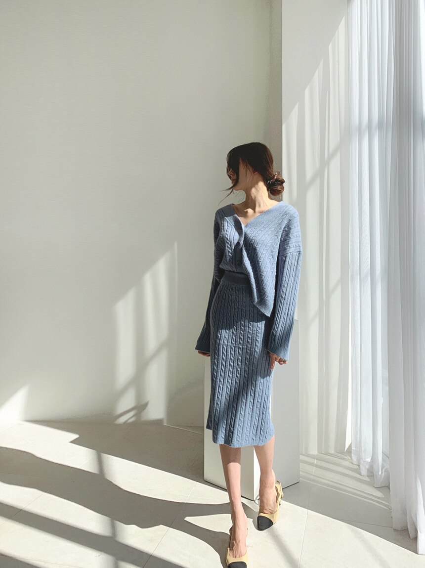Knit Set – Close Fit Top And Skirt With Shape Retention