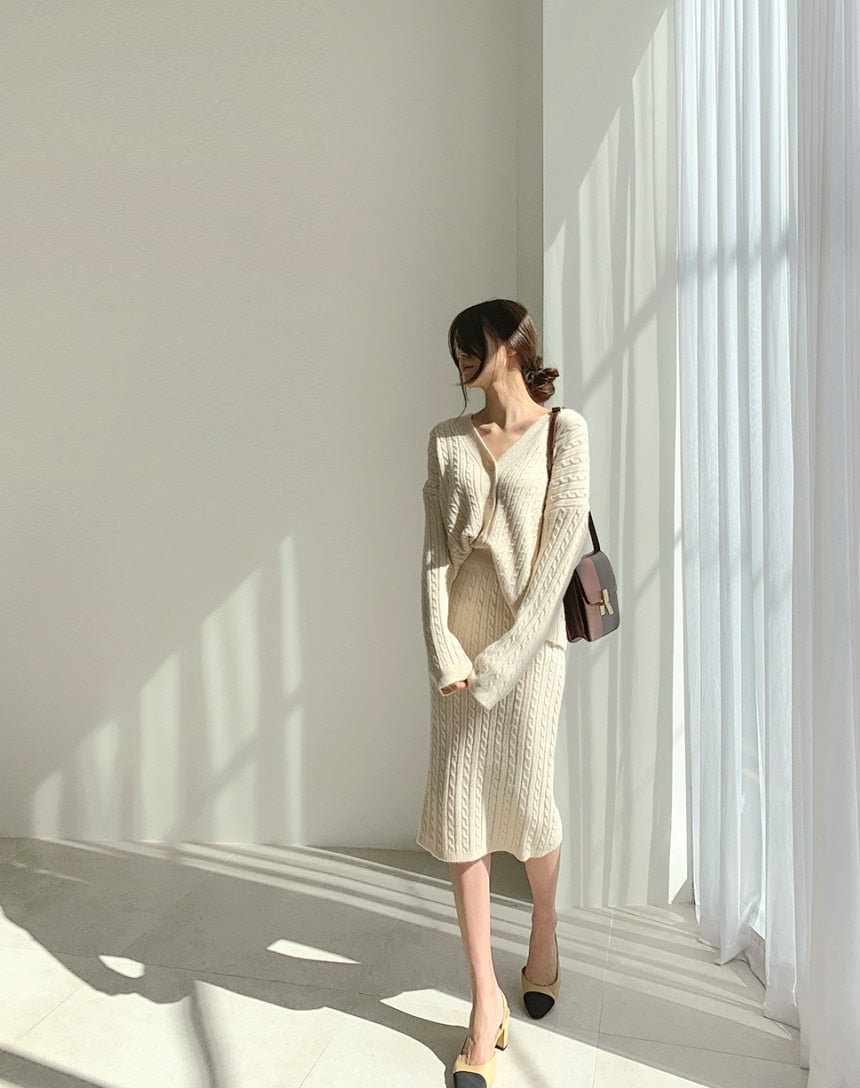 Knit Set – Close Fit Top And Skirt With Shape Retention
