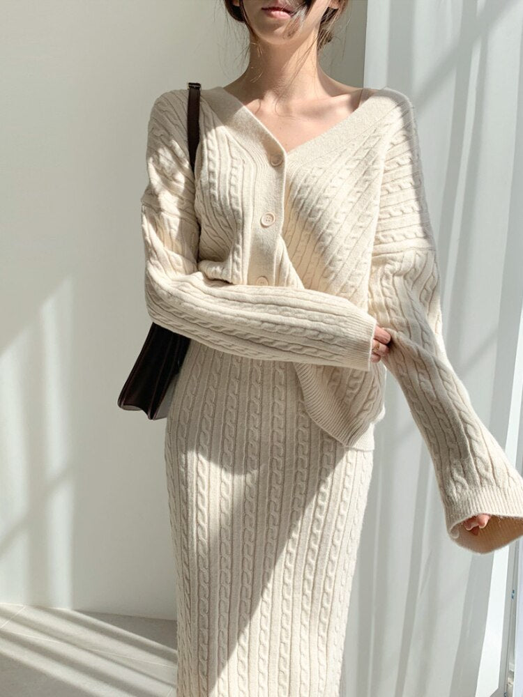 Knit Set – Close Fit Top And Skirt With Shape Retention
