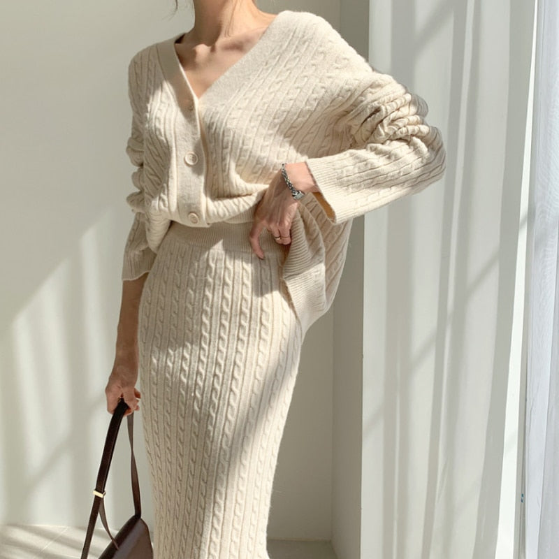 Knit Set – Close Fit Top And Skirt With Shape Retention