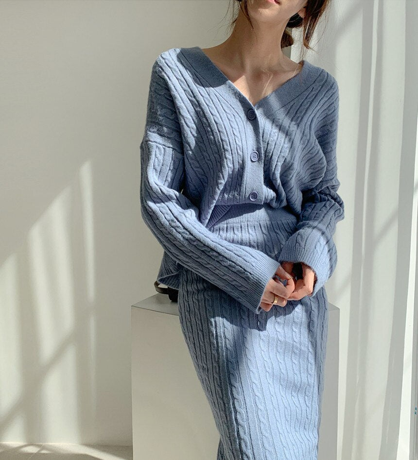 Knit Set – Close Fit Top And Skirt With Shape Retention