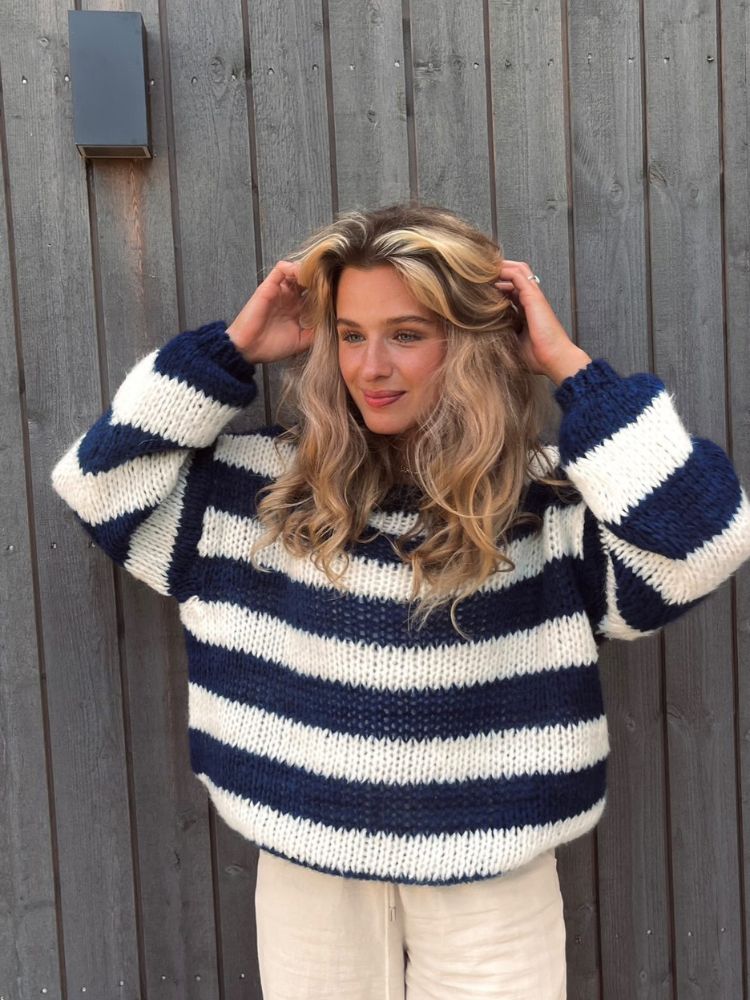 Knit Sweater – Soft Blend Long Wide Sleeves & Roomy Shape