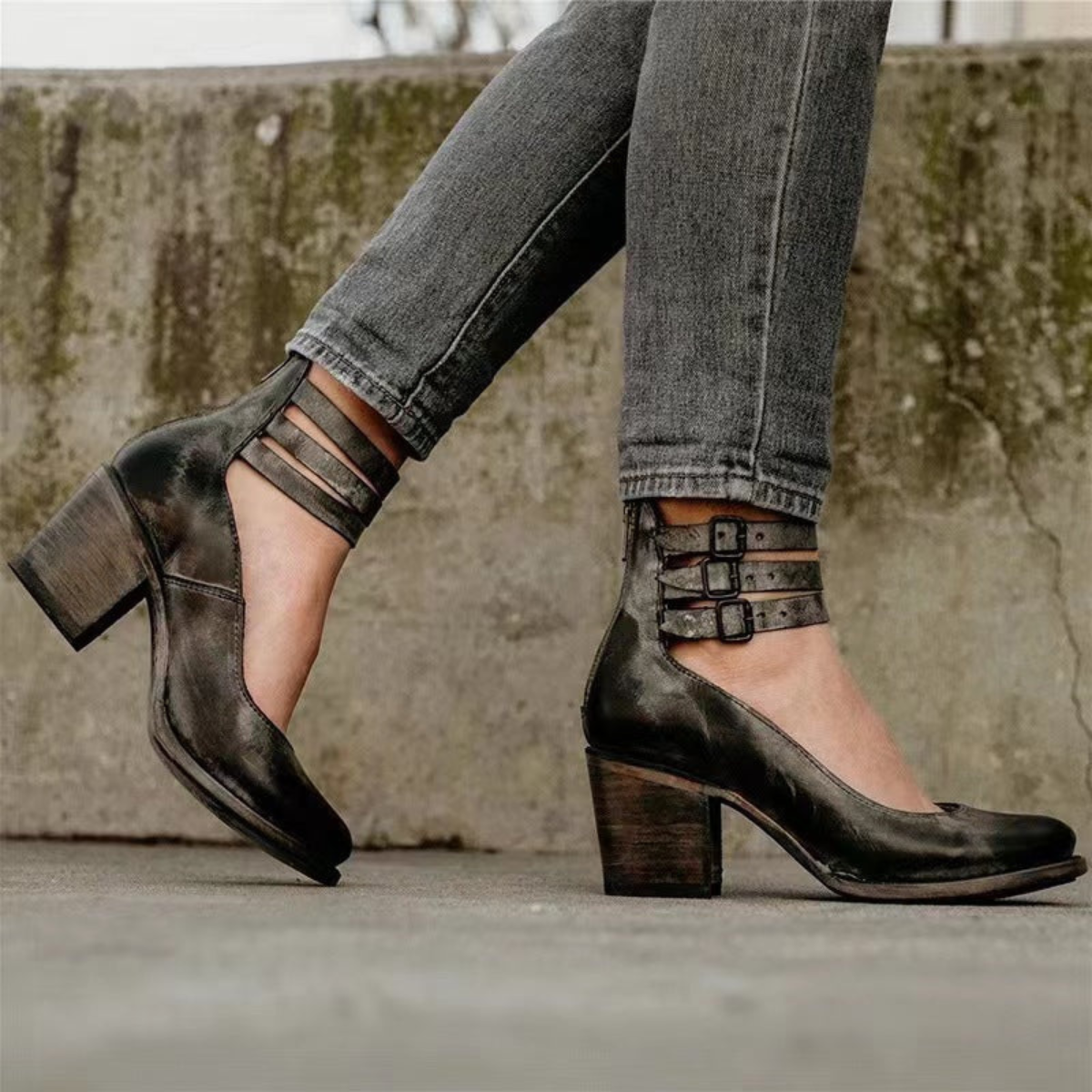 Shoe - Durable Blend Modern Shape & Stable Support.