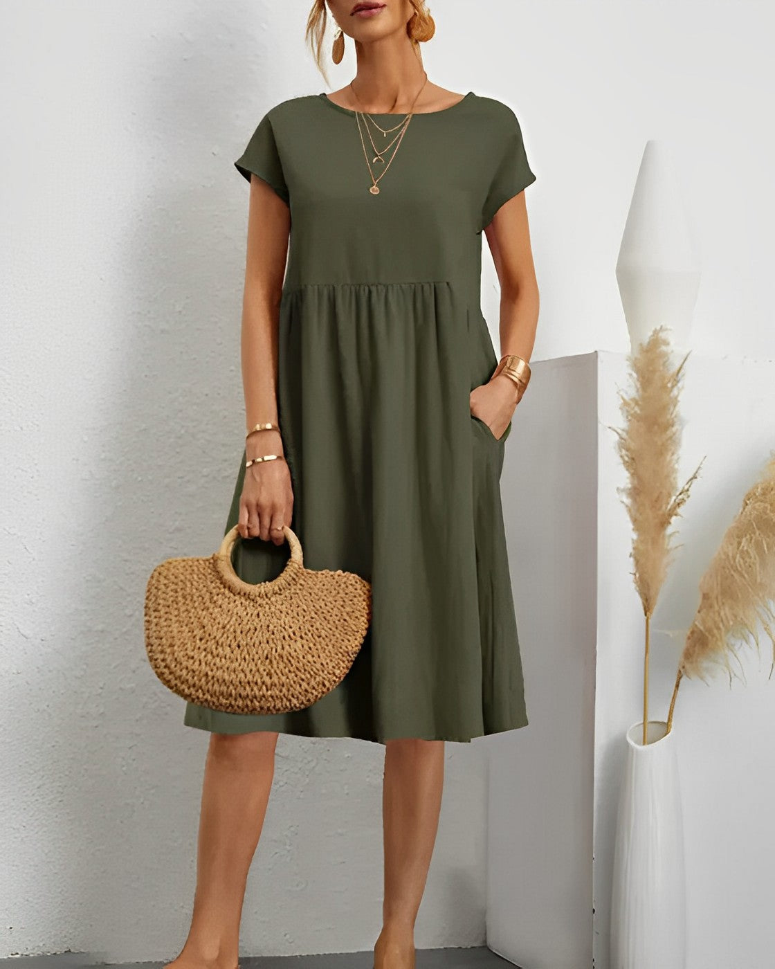 Women's Elegant Summer Dress with Flattering Silhouette 0