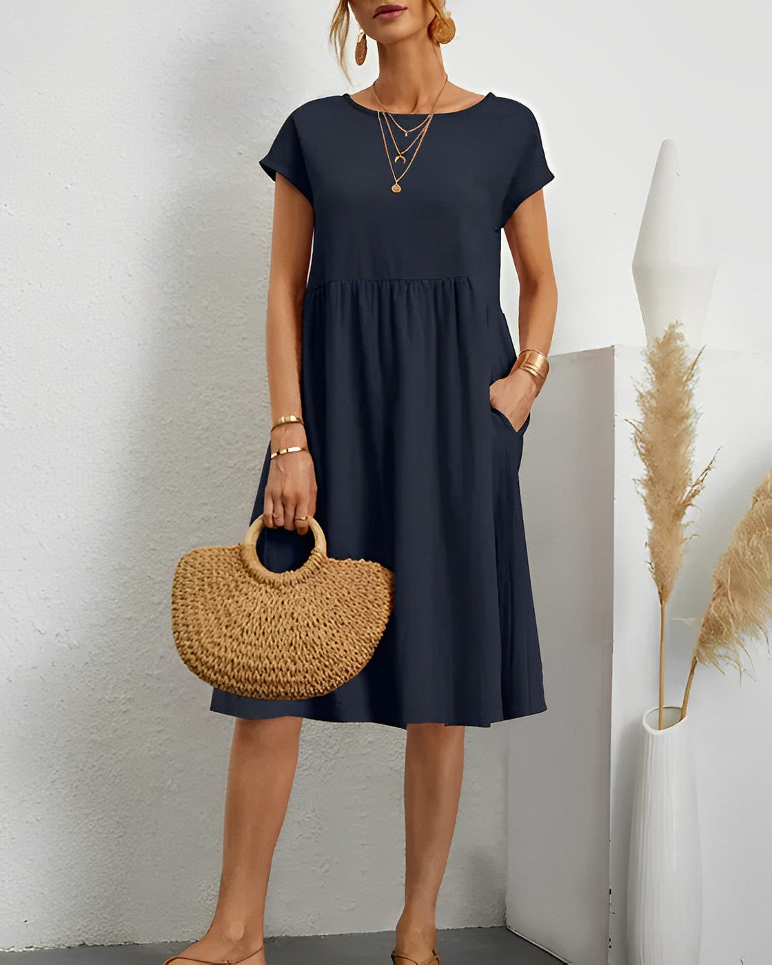 Women's Elegant Summer Dress with Flattering Silhouette 1
